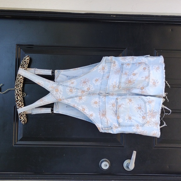 Blue jean overalls shorts - Picture 2 of 6